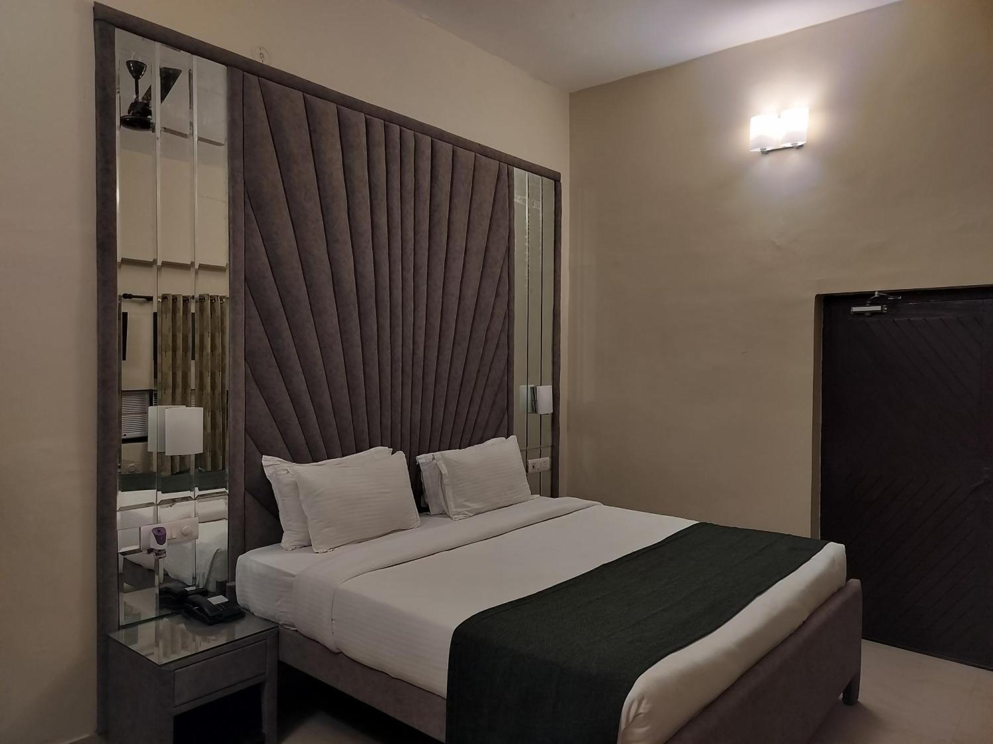 Bel-La Monde Hotel "Riverside" - Jim Corbett Garjia المظهر الخارجي الصورة